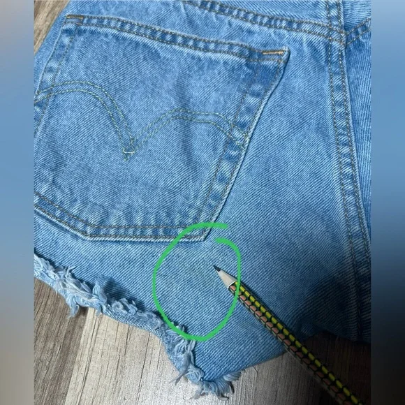 Levi's 501 Jean Shorts - Size W25 - Picture 14 of 14